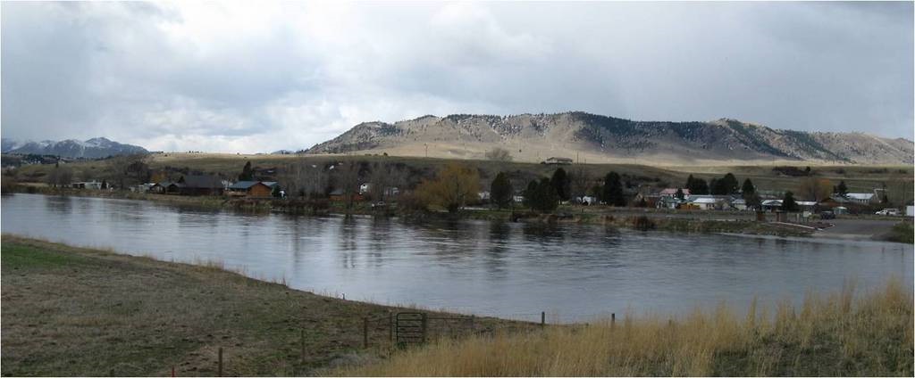 Landscape picture of lake